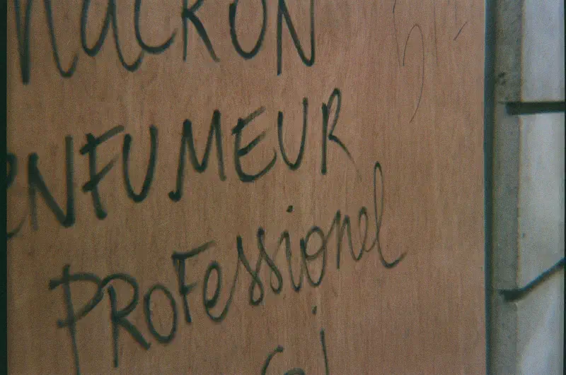 Macron Enfumeur Professionel