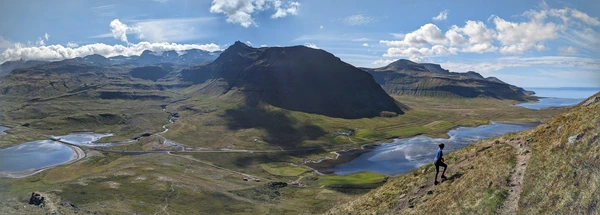 Vue sur la vallée lors de notre ascension du mont Kirkjufell