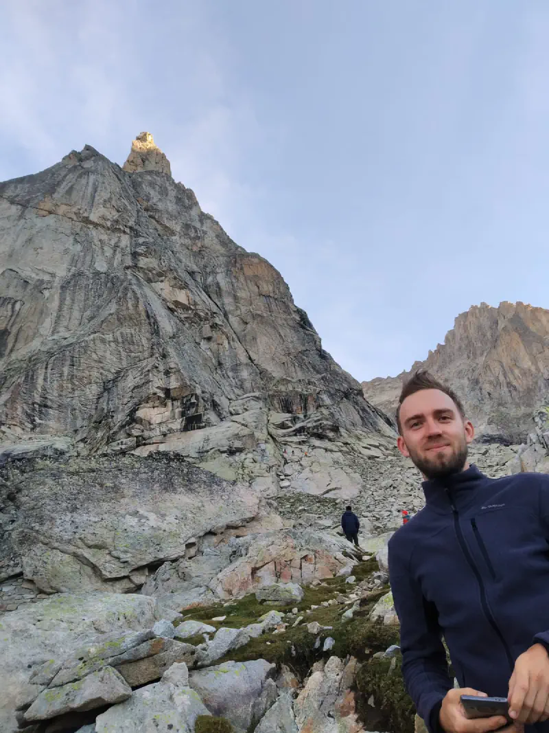 A côté du refuge, au pied de l&rsquo;Aiguille et après avoir réussi l&rsquo;ascension