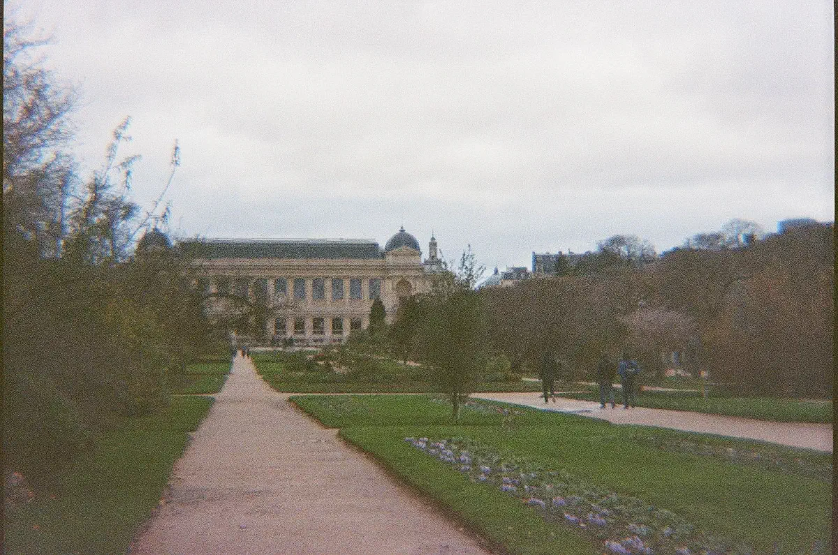 Photo de la Grande Galerie de l'Évolution depuis le Jardin des Plantes