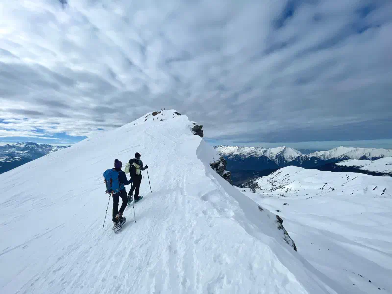 Sur l’arête menant au sommet