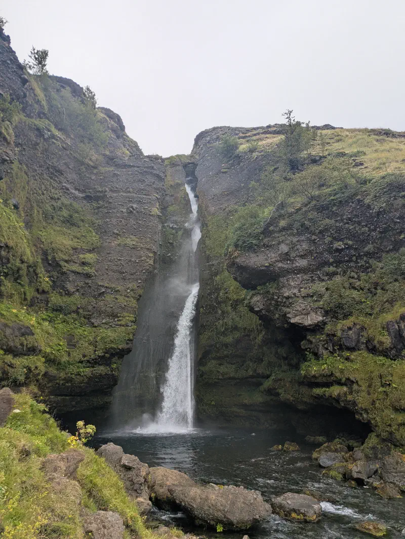 Les chutes supérieures de Gluggafoss