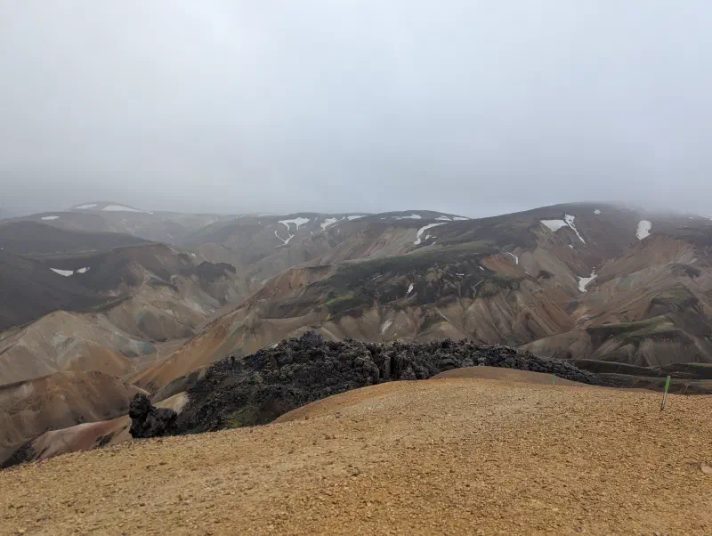 Les couleurs de rhyolite depuis le sommet du Brennisteinsalda