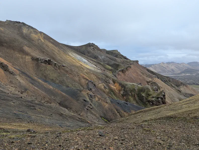 Vue sur la vallée depuis la crête de Suðurnámur
