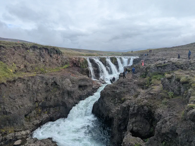 Les cascades encaissées du canyon de Kolugljúfur