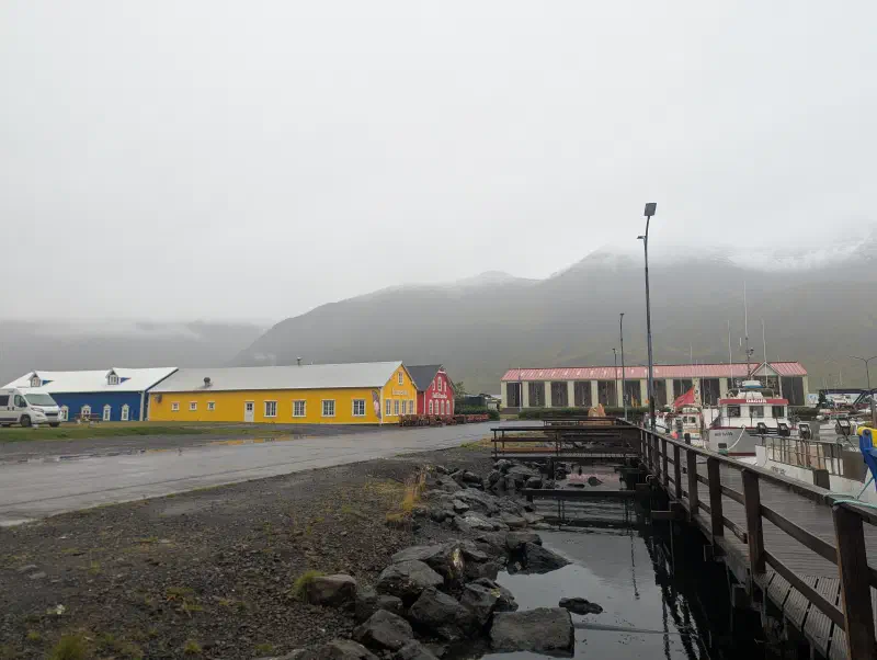 Le port et les maisons colorées de Siglufjörður