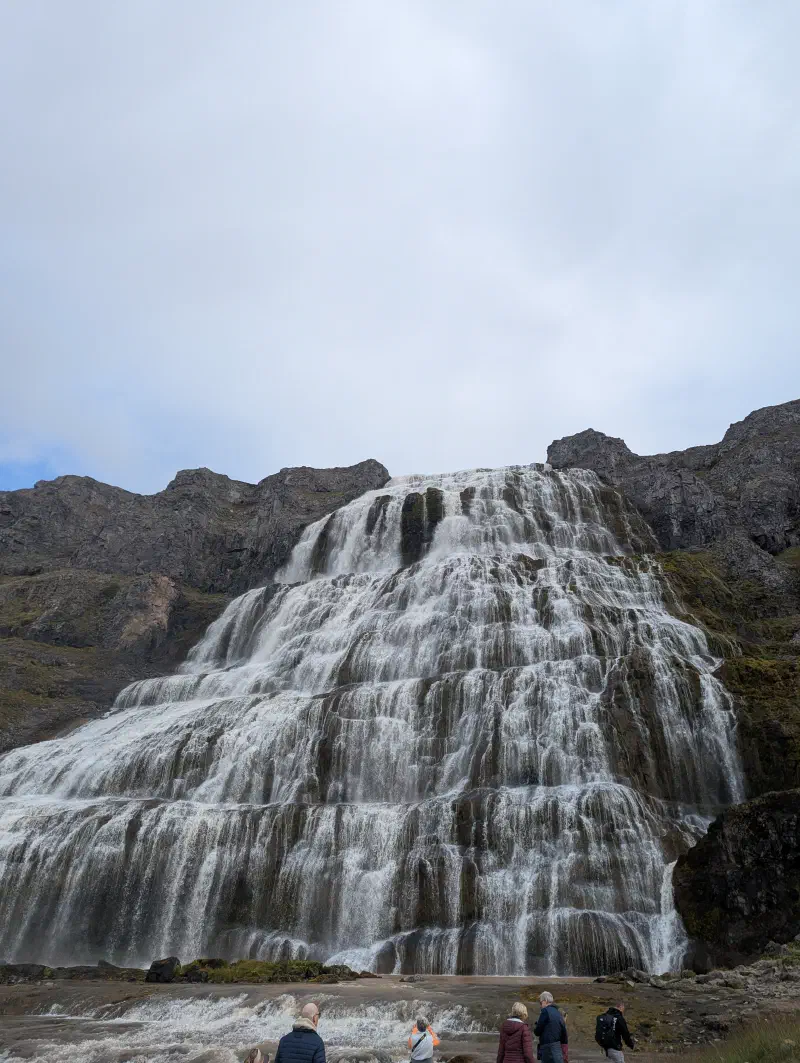 La cascade de Dynjandi en éventail