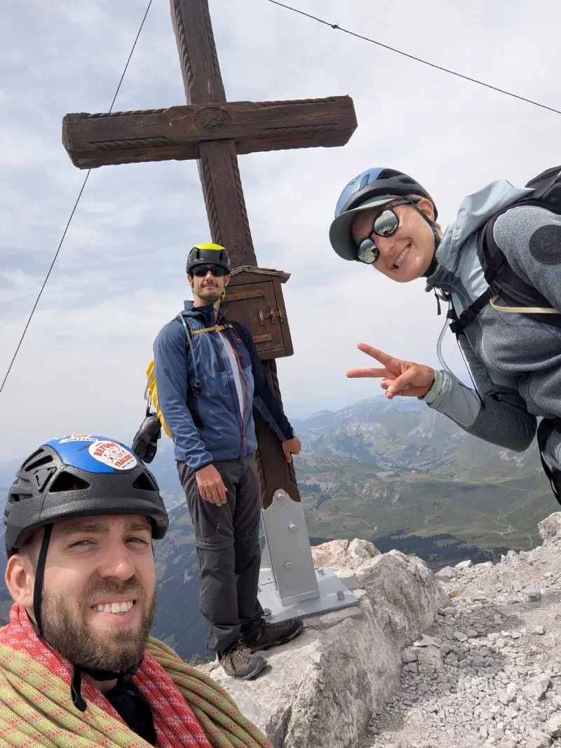 Tous les trois au sommet de la Pointe Percée